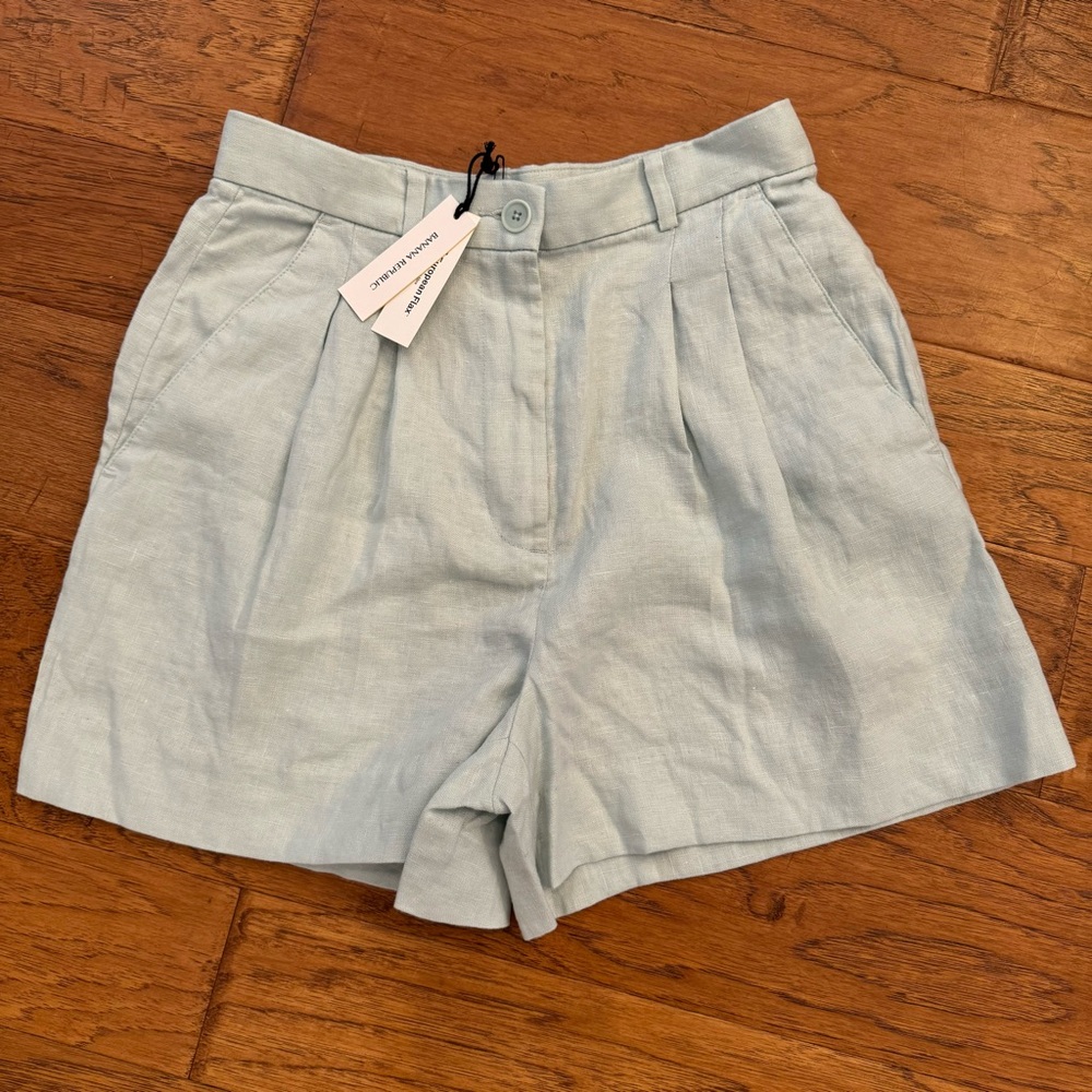 Banana Republic Linen Blend High Rise Pleated Light Blue Shorts Size 2P NWT